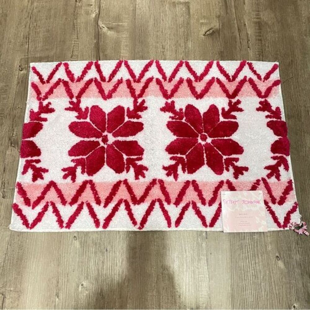 NEW Betsey Johnson Pink White Snowflake Chevron Bath Rug Mat Holiday Christmas